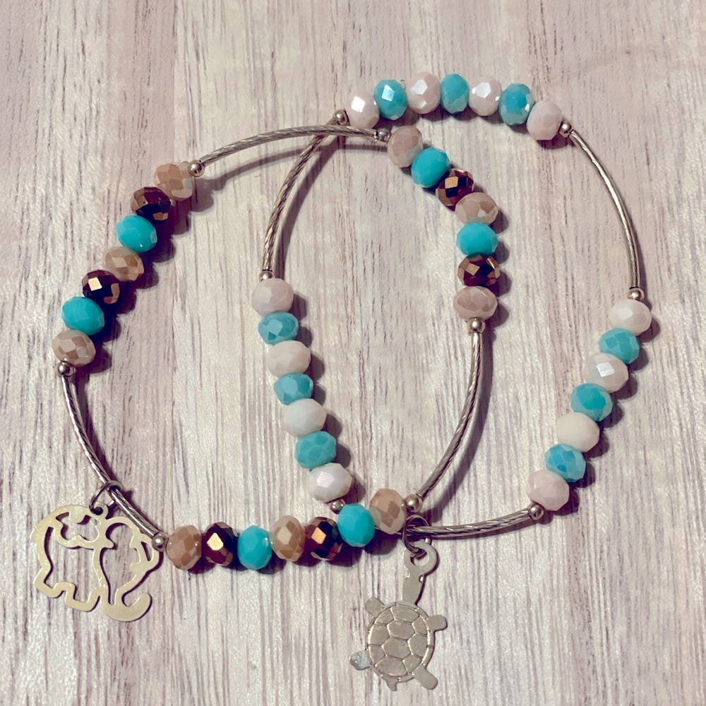 👋3 x $15👋 set of 2 gold plated bracelets